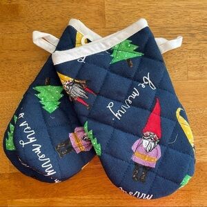 Rae Dunn BE MERRY Gnome and Christmas Tree Mini Oven Mitts Set of 2 BRAND NEW!!